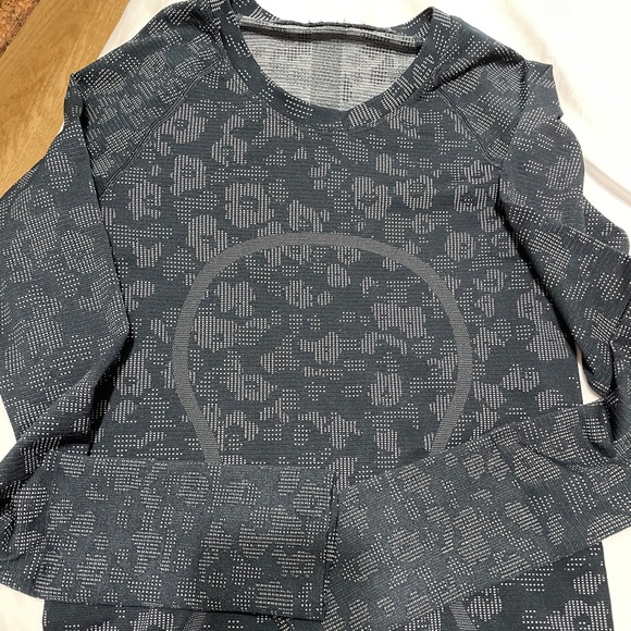 Lululemon Swift Tech Long Sleeve - Picture 1 of 5